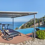 Villa Sea View 2 *